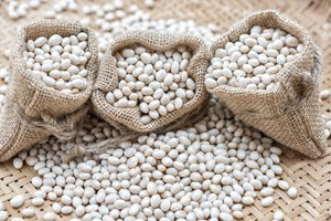 Closeup-white-beans-Navy-beans_shutterstock_401356291.jpg Closeup-white-beans-Navy-beans_shutterstock_401356291.jpg