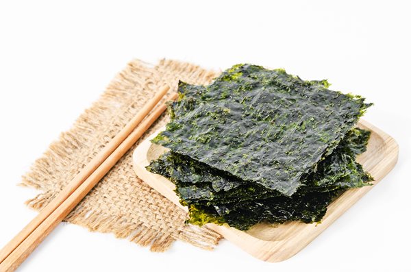 Japanese-food-nori-dry-seaweed-sheets-with-salt-and-chopsticks-on-white-background_shutterstock_578930458.jpg